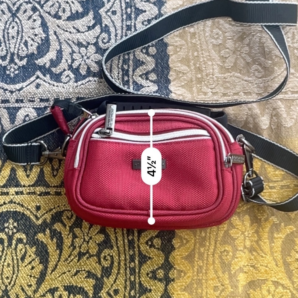 Kenneth Cole camera bag 🖤 - Picture 8 of 8